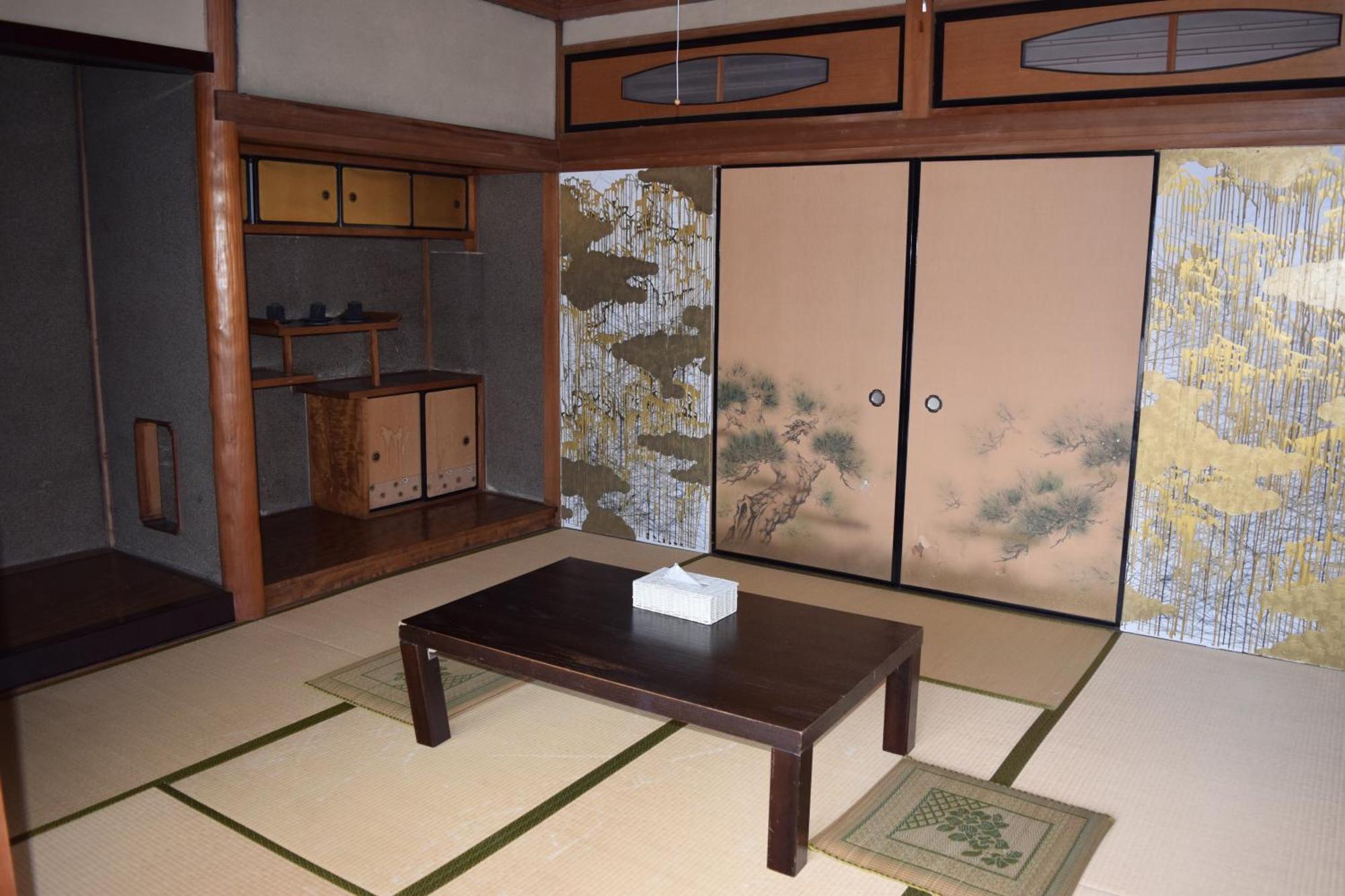 Bakushuku Den Guest House Brew Мацуяма Экстерьер фото