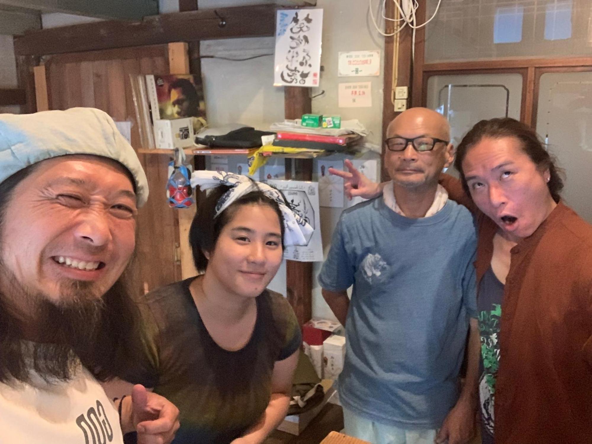 Bakushuku Den Guest House Brew Мацуяма Экстерьер фото