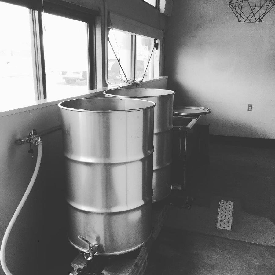 Bakushuku Den Guest House Brew Мацуяма Экстерьер фото